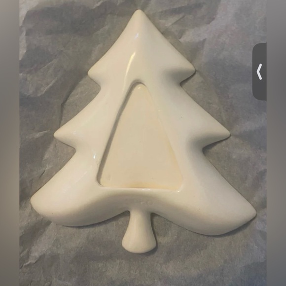 Beautiful Ceramic Christmas Tree Dish 9”x10” - Picture 3 of 4